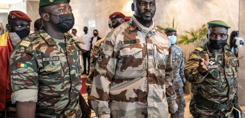 Maison de la presse assiégée, journalistes arrêtés, radios piratées, média suspendu… RSF condamne une cascade d’attaques contre la presse en Guinée